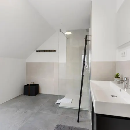 Adn Lux - New - Modern - Aircon * Günzburg